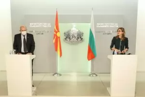 Бучковски пристигна на помирителна мисия в България