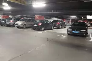 Опозицията в София поиска спиране на строежа на паркинг