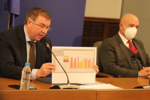 В 10 часа в Министерския съвет министърът на здравеопазването проф