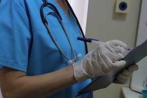 Спорът между здравната каса и Информационно обслужване продължава да разкрива