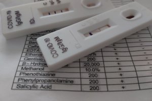 Процентът на положителни тестове за COVID 19 в България продължава да