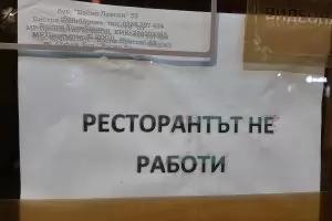 Здравният министър: Не се обсъжда отваряне на заведенията 