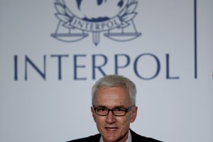 Интерпол предупреди за организирани престъпни мрежи които могат да започнат продажба