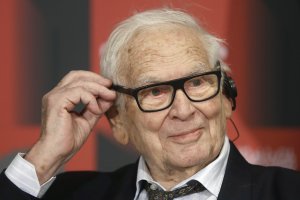 Стилистът визионер пионер на конфекцията Пиер Карден е починал днес на 98 годишна възраст