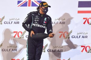 Пилотът на Мерцедес Люис Хамилтън даде положителен тест за коронавирус