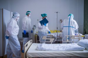 Френското правителство съобщи че е одобрило почти 700 молби за