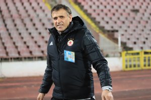 Клип с паметни изпълнения на най великите футболисти в историята на