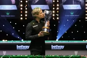 Робъртсън извоюва епично 5-а титла от Тройната корона