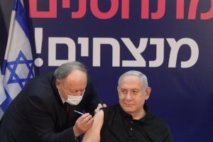 Премиерът на Израел Бенямин Нетаняху получи ваксина N1 в Израел