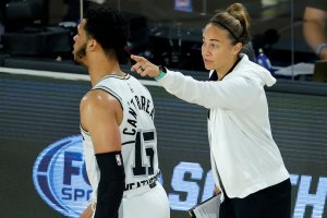 Беки Хамън стана първата жена водила отбор от НБА като