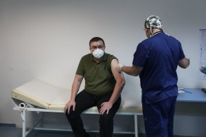 Следващите пратки с ваксини ще бъдат доставени с камиони на