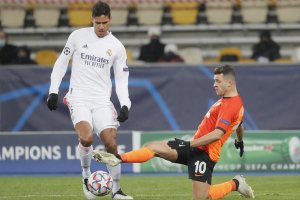 Реал Мадрид продължи слабото си представяне през сезона след като допусна