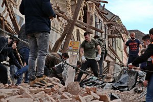 Цяла нощ и днес сутринта продължават вторичните трусове след вчерашните