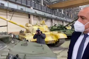Бойко Борисов не подмина и армията в хвалебствените кръгчета с джипа