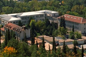 Медицинският персонал на МБАЛ Югозападна болница ООД в Сандански започва