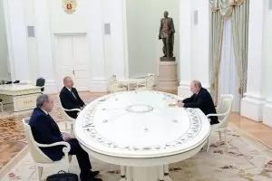 Путин продължава да регулира положението в Карабах