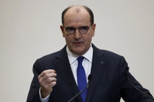 Франция удължи полицейския час в опит да се справи с разпространението