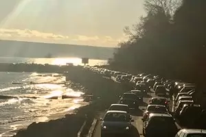 Крайбрежната алея във Варна - досущ магистрала