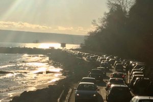 Топлото време в първия ден от новата година накара много