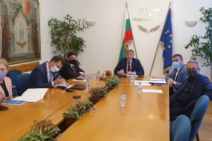 Времето е депесарско – политическото и историческото Така се обърна