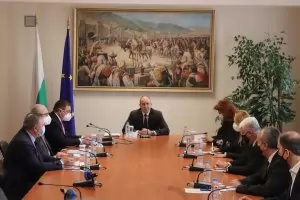 Властта върви към избори на 28 март