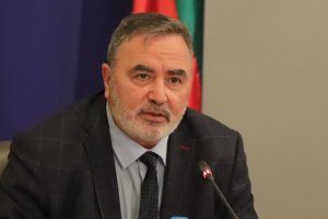 Декларираното от премиера Бойко Борисов твърдо решение за отваряне на