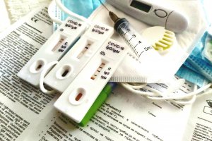 Нови 598 души с коронавирус са установени в България през