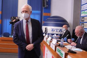 Скандал избухна днес между работодателите и синдикатите по повод искането