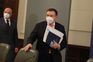 В 10 часа министърът на здравеопазването проф Костадин Ангелов главният