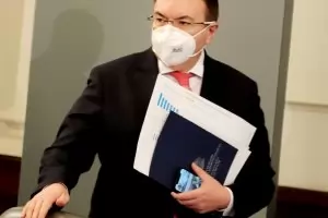 Здравният министър: Държим пандемията на каишка