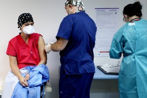 Интересът за ваксиниране сред масовия българин е драстично малък към