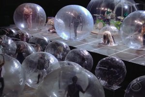 Членовете на американската група Flaming Lips изглежда откриха как да