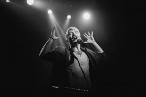 Хореограф визуален артист и пърформър художник фотограф режисьор актьор Автор