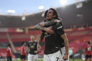 Нападателят на Манчестър Юнайтед Единсон Кавани бе глобен от футболната