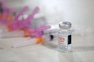 Европейската агенция по лекарствата одобри ваксината на Moderna съобщи агенция