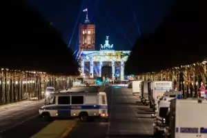 Палежи и битови трагедии помрачиха празненствата в Европа