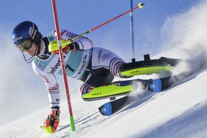 Скиорът Алберт Попов отново не успя да се справи с