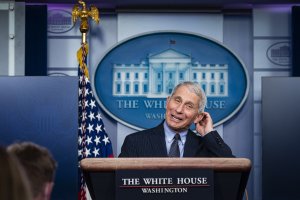 Имунологът д р Антъни Фаучи главният експерт на САЩ по инфекциозни