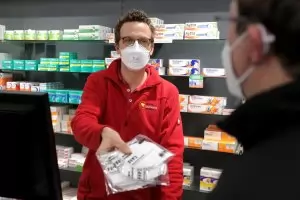 Франция забранява маски, изработени в домашни условия