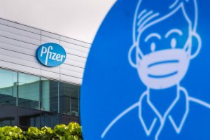 Американската фармацевтична компания Пфайзер Pfizer потвърди днес че временно ще намали