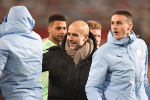 Манчестър Сити победи с 2 0 градския съперник Манчестър Юнайтед в