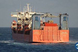 Специални сили на гръцкия флот демонстративно са взели на абордаж