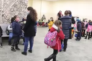 200 000 ученици и учители се връщат в клас