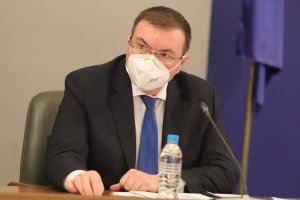 Министърът на здравеопазването проф Костадин Ангелов главният държавен здравен инспектор доц