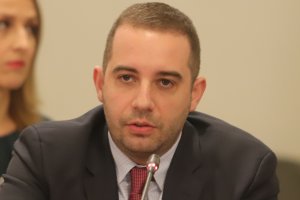 Положителното е че хората на които е поставена първа доза