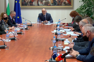 От Централната избирателна комисия ЦИК продължават да настояват че разрешаването