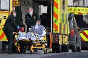 Англия въвежда изискване за представяне на отрицателен тест за COVID 19 направен