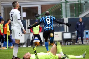 Интер разгроми с 6 2 като домакин Кротоне в първия мач