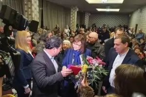 Нинова приема в БСП вече с електронни книжки 