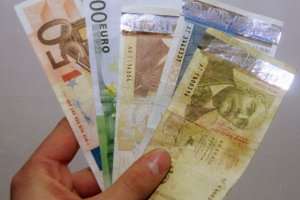 6 човека са арестувани при разследване на печатане на фалшиви